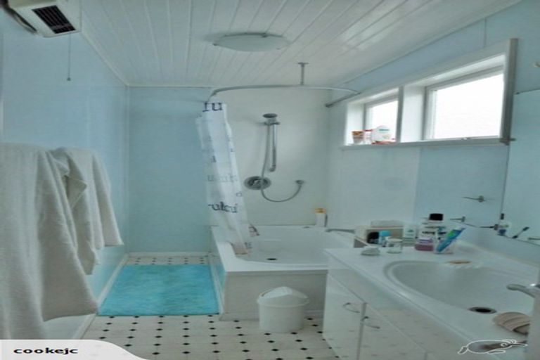 Photo of property in 23 Moir Street, Mount Victoria, Wellington, 6011