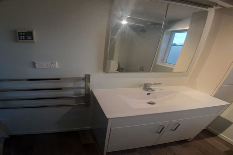 Photo of property in 18a Woodglen Road, Glen Eden, Auckland, 0602