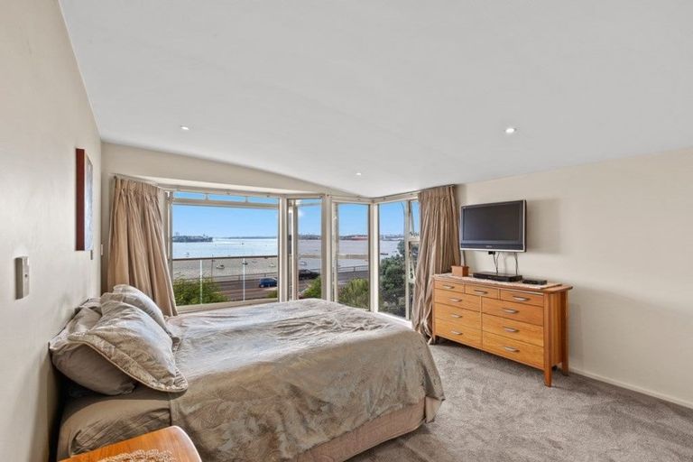 Photo of property in 2/31 Princes Street, Northcote Point, Auckland, 0627