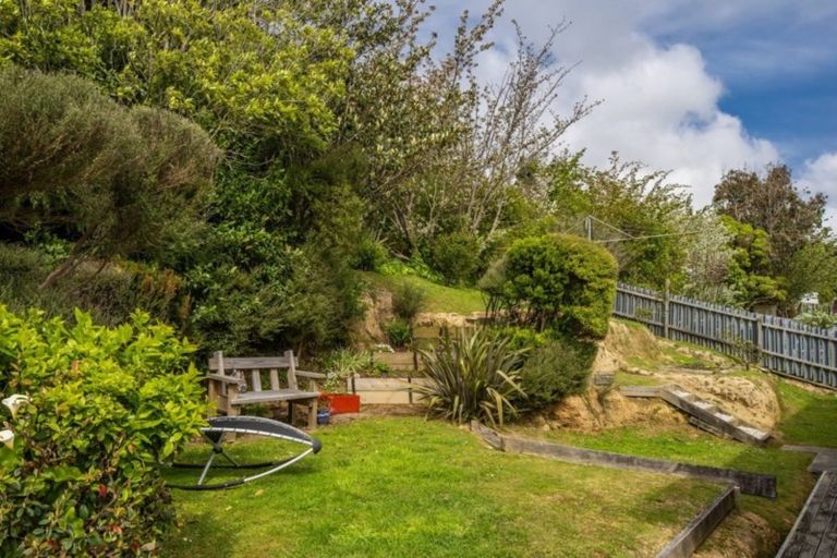 Photo of property in 72 Omapere Street, Whitby, Porirua, 5024