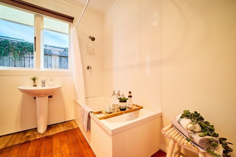 Photo of property in 18 Ngaio Street, Otaki Beach, Otaki, 5512