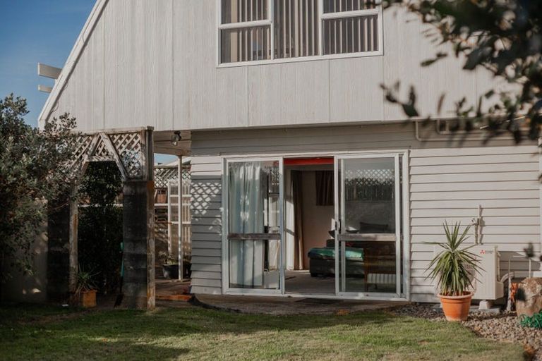 Photo of property in 4 Norton Place, Spotswood, New Plymouth, 4310