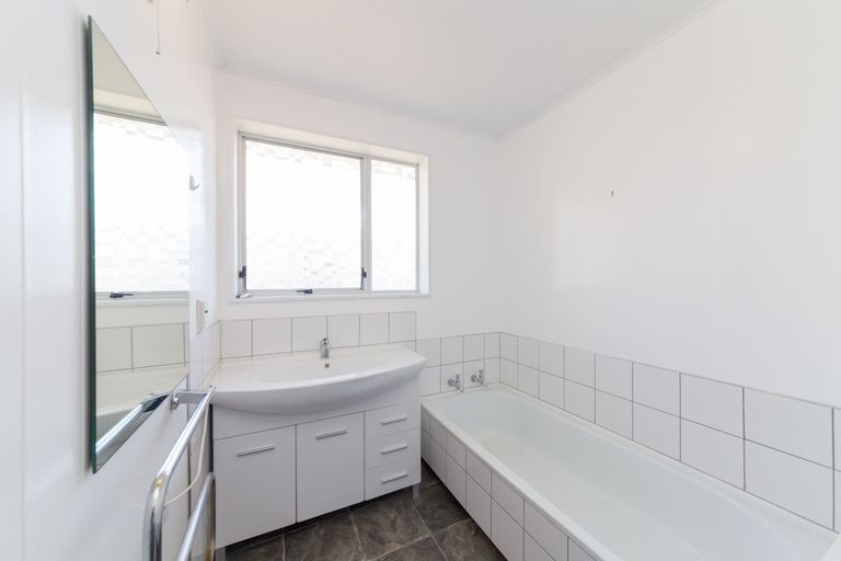 Photo of property in 23 Raglan Avenue, Cloverlea, Palmerston North, 4412