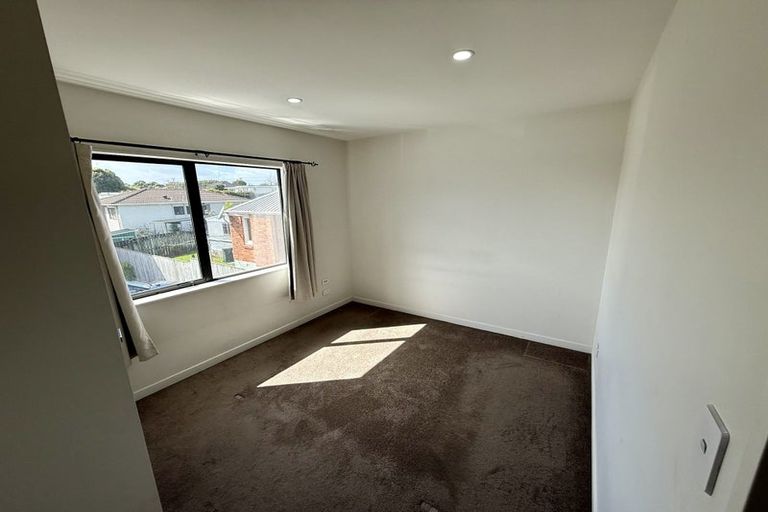 Photo of property in 1/4017 Great North Road, Glen Eden, Auckland, 0602