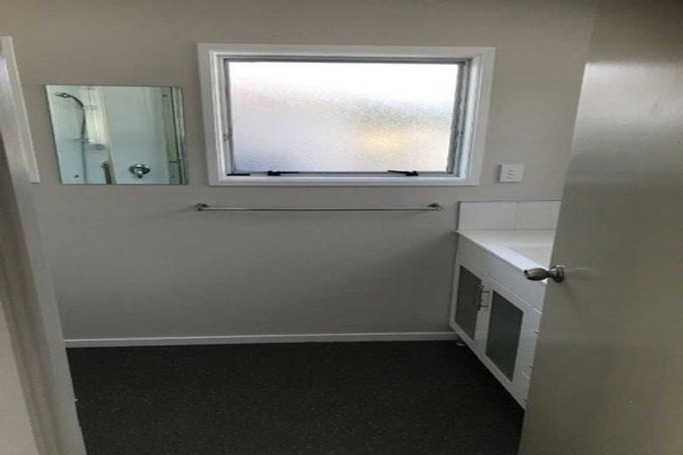 Photo of property in 2/29 Joshua Place, Weymouth, Auckland, 2103