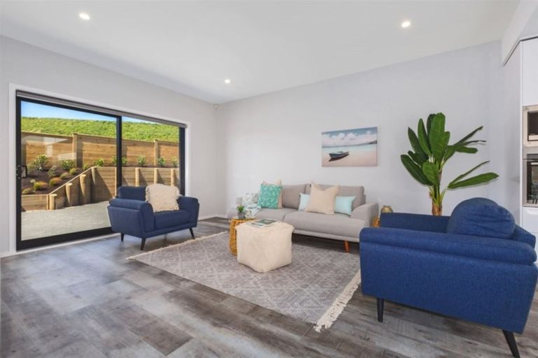 Photo of property in 55 Queen Charlotte Drive, Aotea, Porirua, 5024