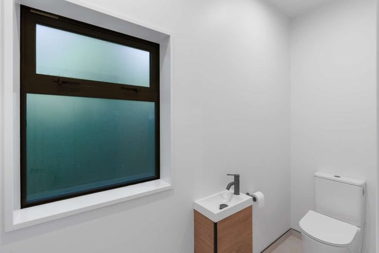 Photo of property in 145 Mount Pleasant Road, Mount Pleasant, Christchurch, 8081