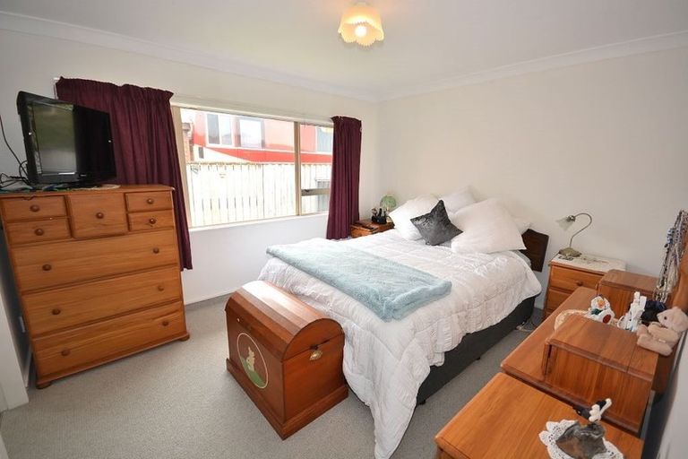 Photo of property in 60 Queens Road, Waikanae Beach, Waikanae, 5036