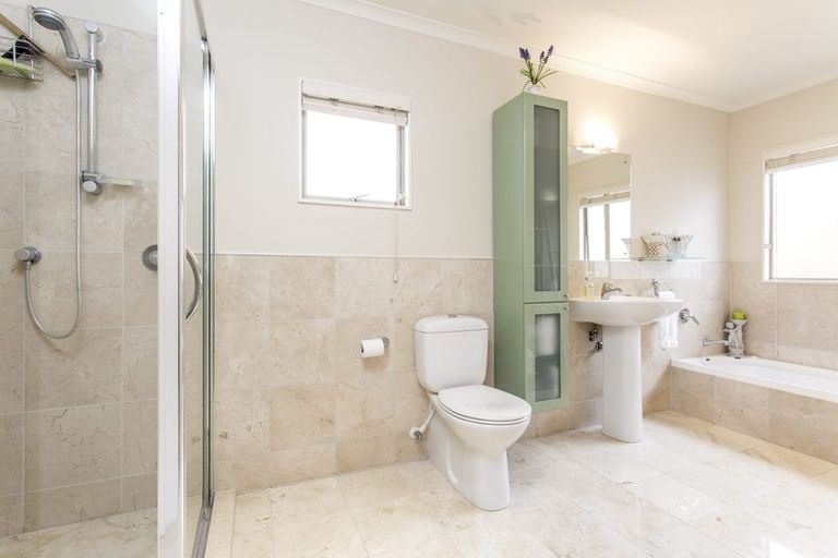 Photo of property in 6/126 Whangaparaoa Road, Red Beach, 0932