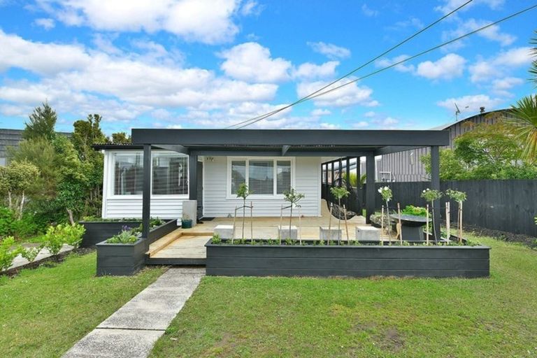 Photo of property in 19 Vipond Road, Stanmore Bay, Whangaparaoa, 0932