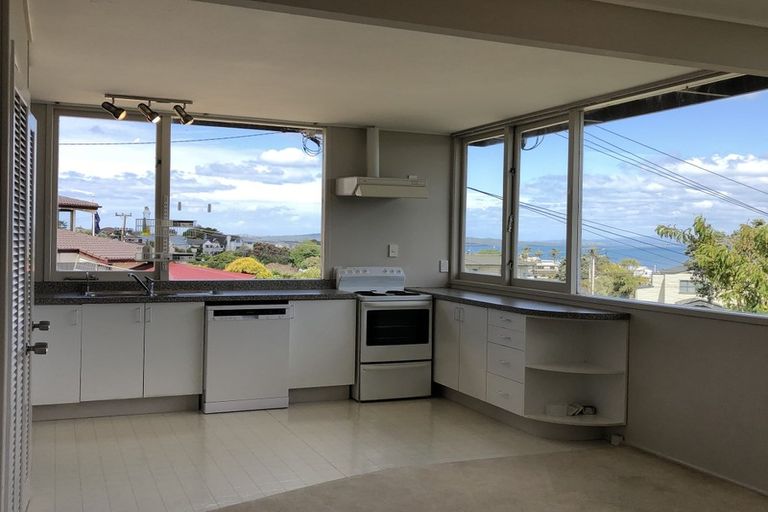 Photo of property in 1/11 Parr Terrace, Castor Bay, Auckland, 0620