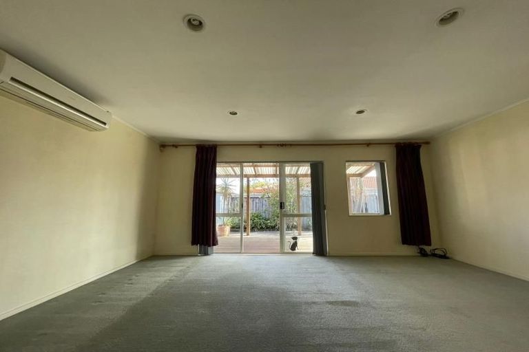 Photo of property in 1/3 Caribbean Drive, Unsworth Heights, Auckland, 0632