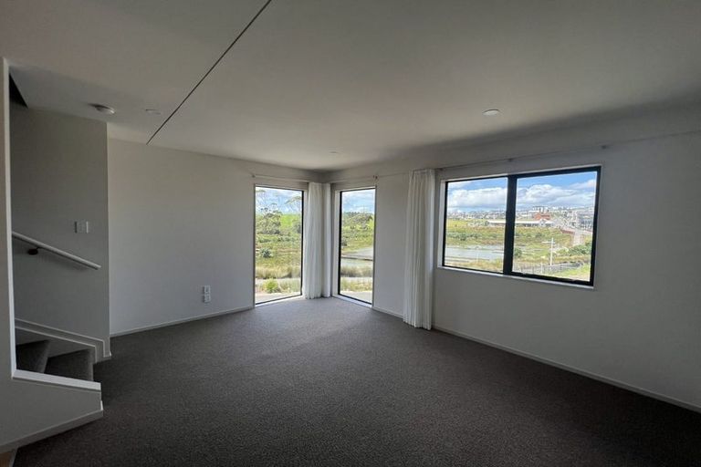 Photo of property in 13 Longshore Drive, Long Bay, Auckland, 0630