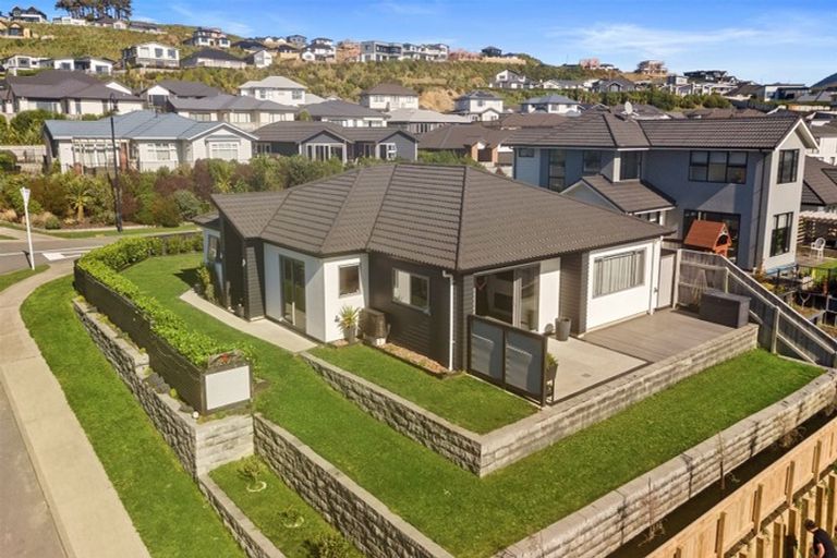 Photo of property in 2 Ihakara Arthur Lane, Aotea, Porirua, 5024