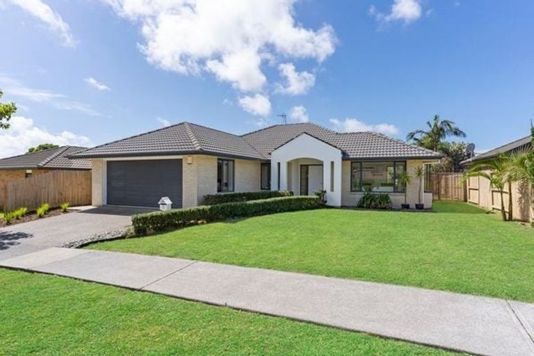 Photo of property in 8 Corrofin Drive, East Tamaki, Auckland, 2013