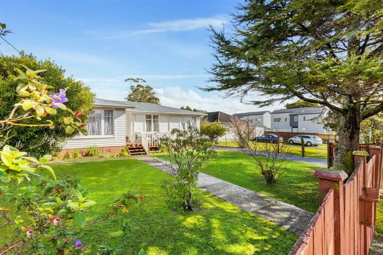 Photo of property in 318 Swanson Road, Henderson, Auckland, 0610