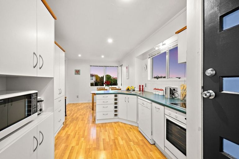 Photo of property in 13 Cushla Place, Massey, Auckland, 0614