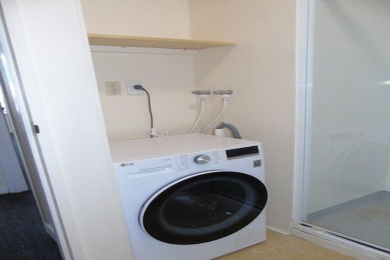 Photo of property in Hobson Court Flats, 42/70 Hobson Street, Thorndon, Wellington, 6011