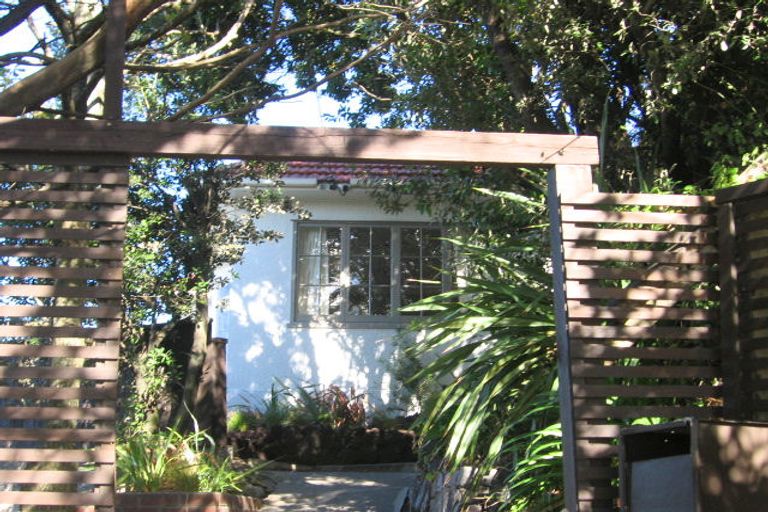 Photo of property in 1 Regal Gardens, Melrose, Wellington, 6022
