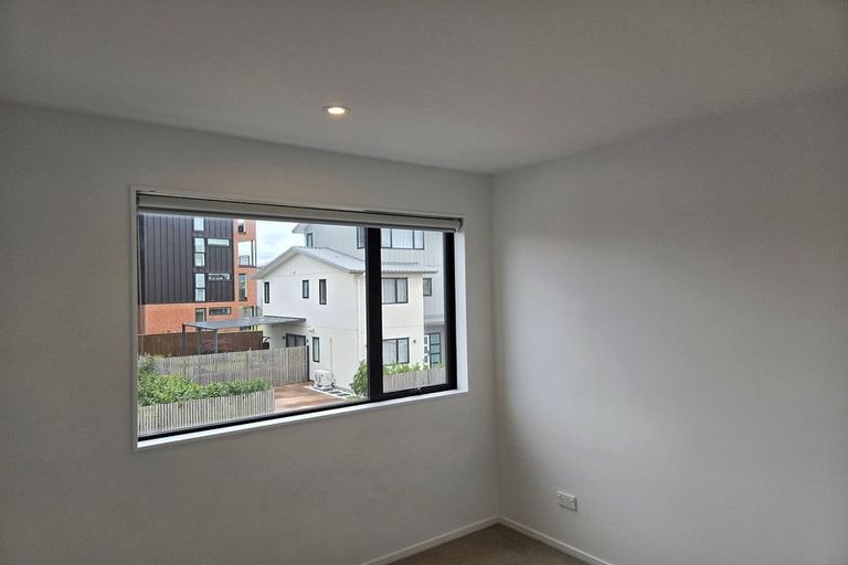 Photo of property in 5 Eileen Newey Place, Henderson, Auckland, 0612