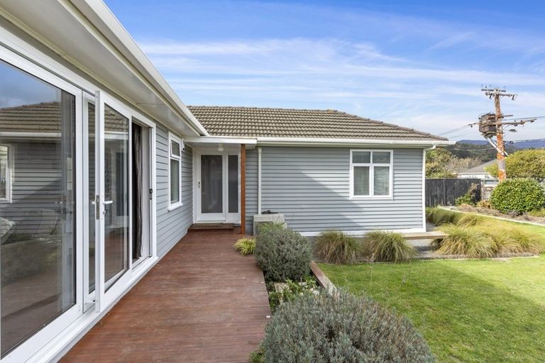 Photo of property in 3 Wright Street, Wainuiomata, Lower Hutt, 5014