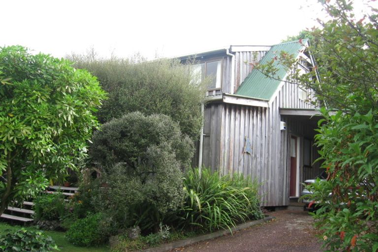 Photo of property in 1/13 Sylvan Avenue West, Northcote, Auckland, 0627