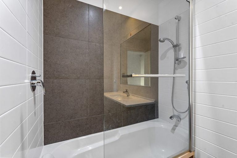 Photo of property in The Rise, 2/11 Hatfield Place, Albany Heights, Auckland, 0632