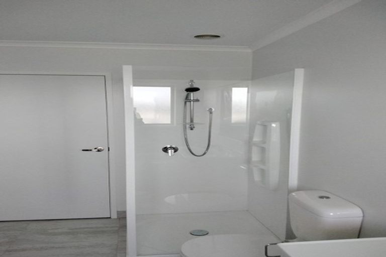 Photo of property in 22 Olney Court, One Tree Point, 0118