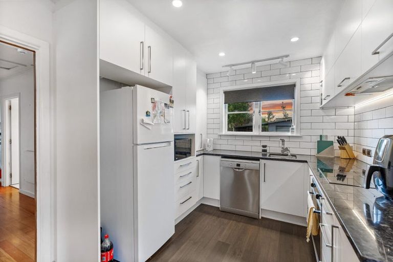 Photo of property in 69 Taikata Road, Te Atatu Peninsula, Auckland, 0610