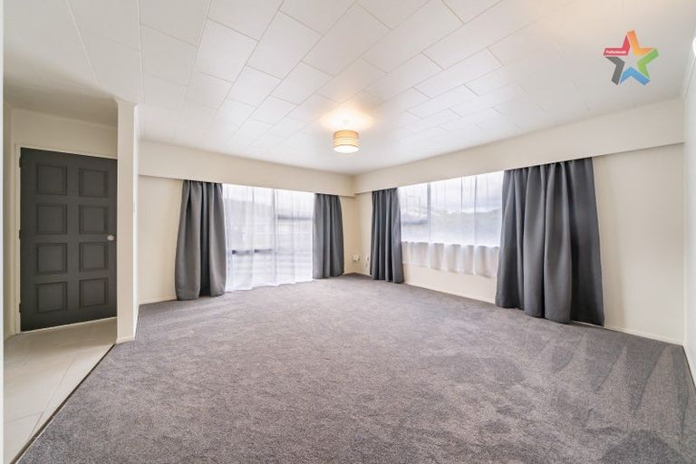 Photo of property in 293a Wellington Road, Wainuiomata, Lower Hutt, 5014