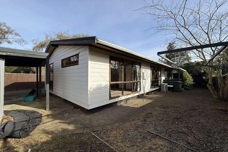 Photo of property in 2/68 Gibbons Street, Ebdentown, Upper Hutt, 5018