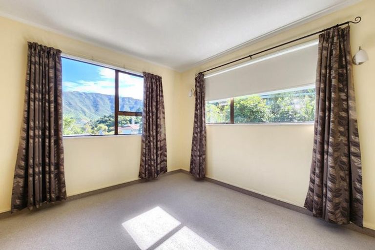 Photo of property in 43b Thatcher Crescent, Crofton Downs, Wellington, 6035