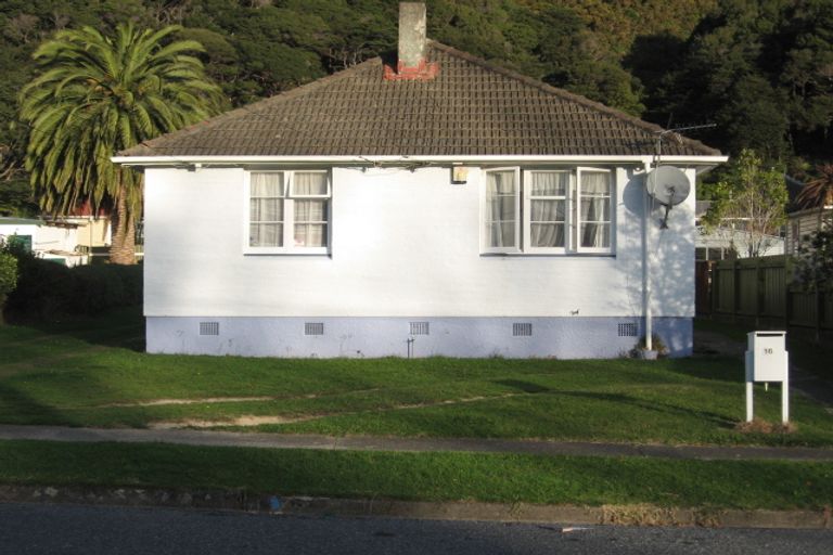 Photo of property in 16 Prouse Crescent, Naenae, Lower Hutt, 5011