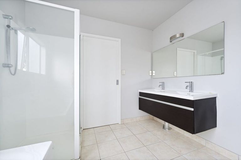 Photo of property in 8 Roy Maloney Drive, Henderson, Auckland, 0612