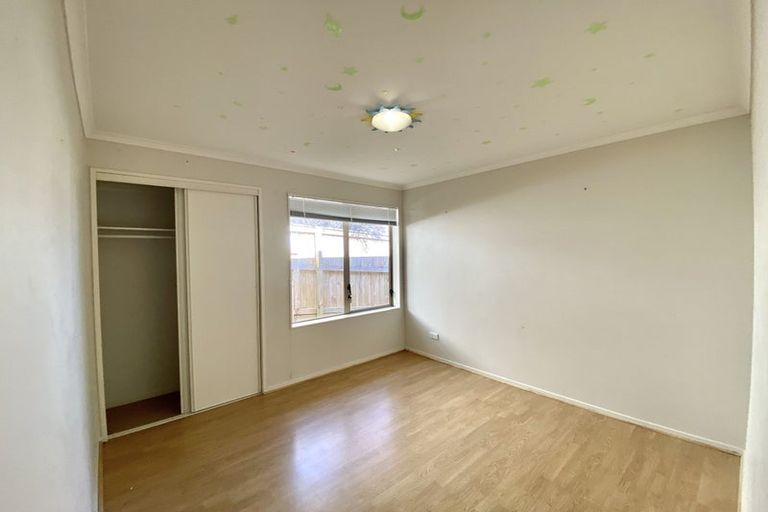 Photo of property in 28 Black Teal Close, Unsworth Heights, Auckland, 0632