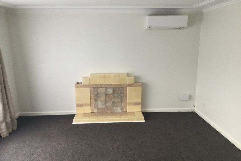 Photo of property in 208 Te Atatu Road, Te Atatu South, Auckland, 0610