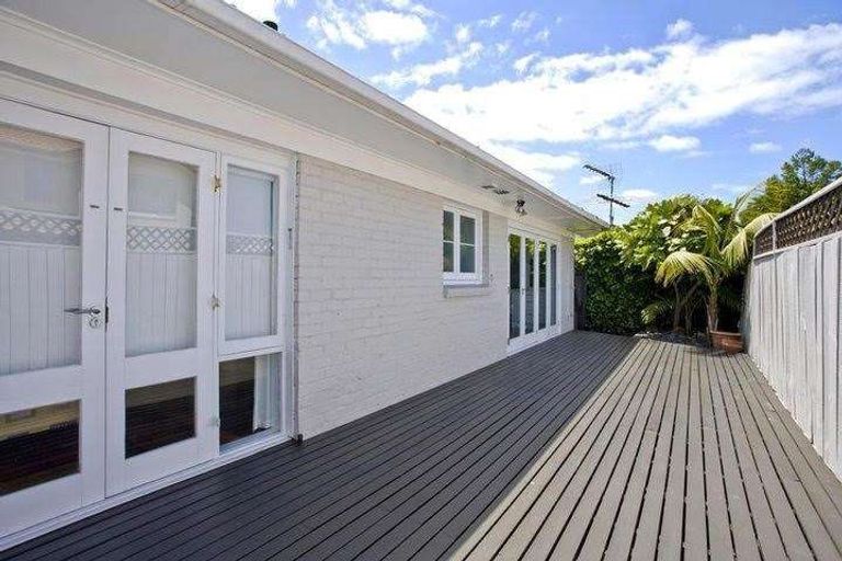 Photo of property in 60 Eversleigh Road, Belmont, Auckland, 0622