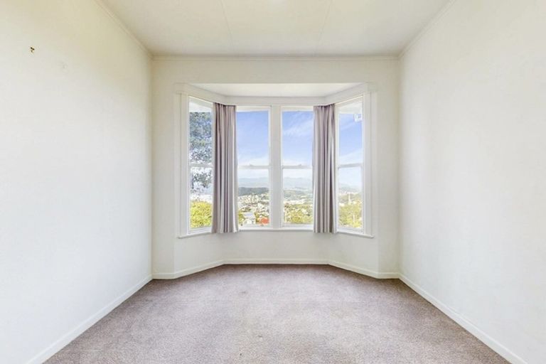 Photo of property in 16 Highbury Road, Highbury, Wellington, 6012