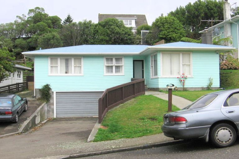 Photo of property in 53 Batchelor Street, Newlands, Wellington, 6037