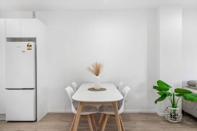 Photo of property in 37 Eileen Newey Place, Henderson, Auckland, 0612