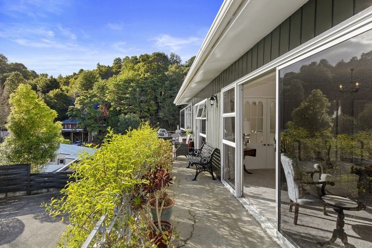 Photo of property in 4 Harewood Grove, Pinehaven, Upper Hutt, 5019