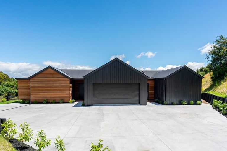 Photo of property in 11 Sparrowhawk Way, Kinloch, Taupo, 3377