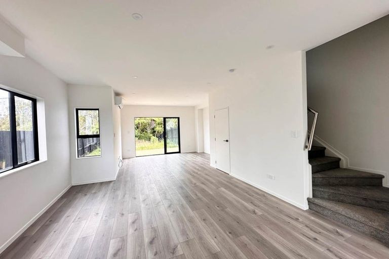 Photo of property in 49b Crestview Rise, Papakura, 2110