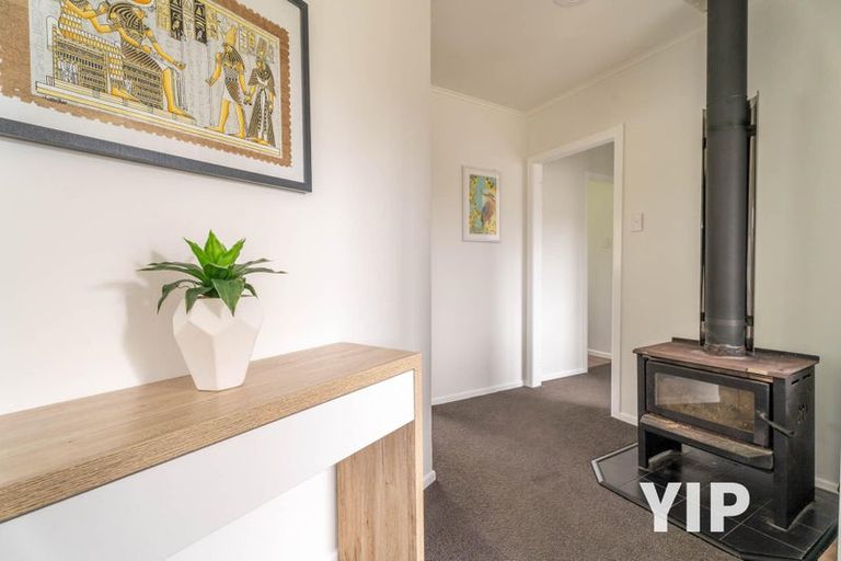 Photo of property in 61 Batchelor Street, Newlands, Wellington, 6037