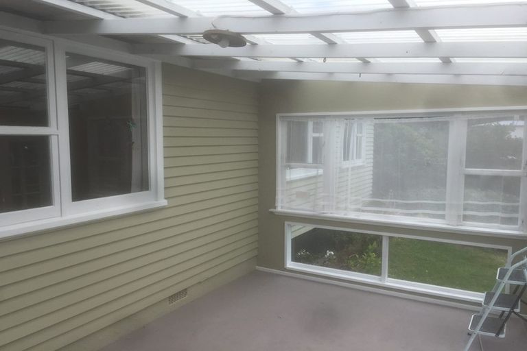 Photo of property in 21 Wakely Road, Newlands, Wellington, 6037