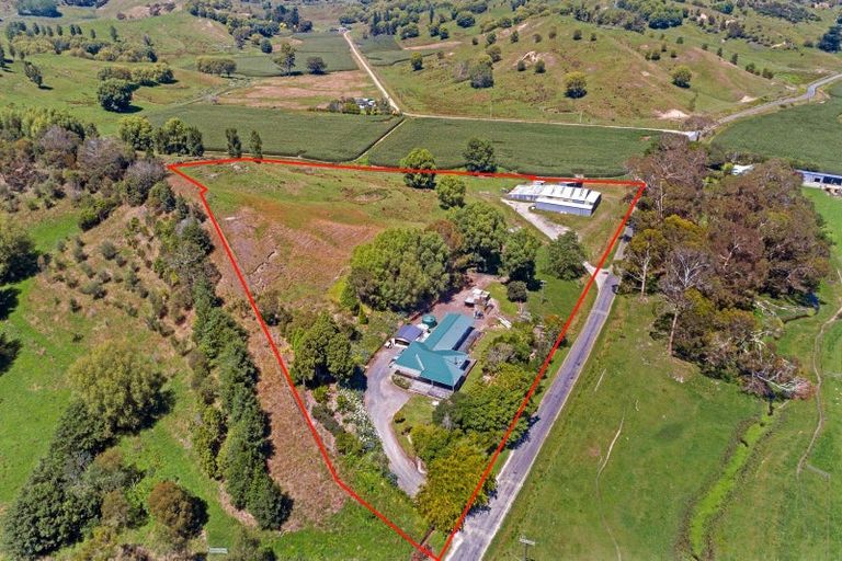 Photo of property in 95 Paremata Road, Tolaga Bay, 4077