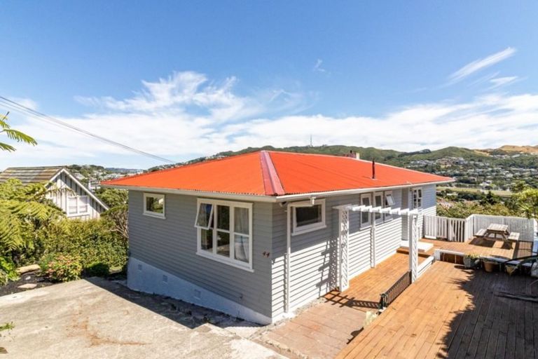Photo of property in 44 Sheridan Terrace, Johnsonville, Wellington, 6037
