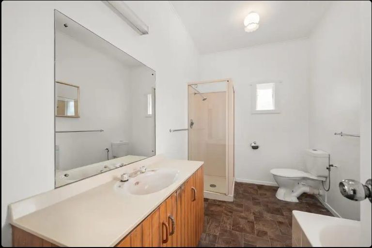 Photo of property in 38 Farrand Road, Kumeu, 0891