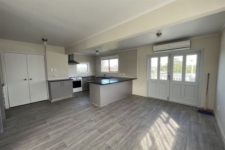 Photo of property in 424 Old Te Atatu Road, Te Atatu Peninsula, Auckland, 0610