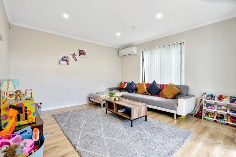 Photo of property in 9e Kingdale Road, Henderson, Auckland, 0610